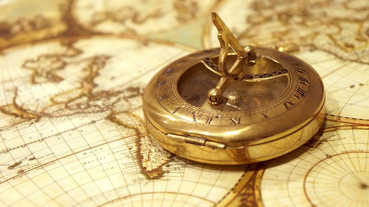 Boussole et carte du monde. PxHere.CC0