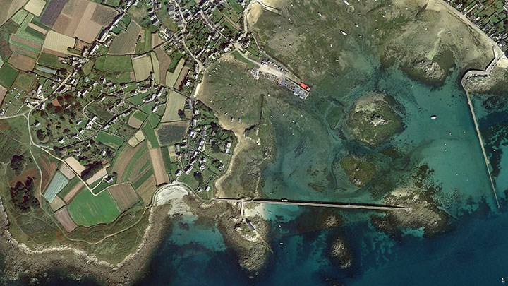 Ile de batz, Finistère, France© Google earth